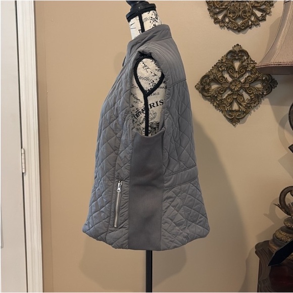 **New York & Company Vest Sleeveless Zippered Front Quilted Front Pockets Gray L - Picture 3 of 9